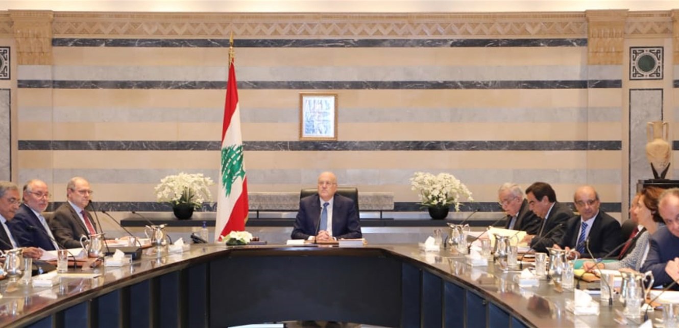 ‏الدستور يسمح ومجلس النواب رخص ذلك بوضوح فلماذا يعارض التيار ومعه القوات عقد جلسة للحكومة ؟؟