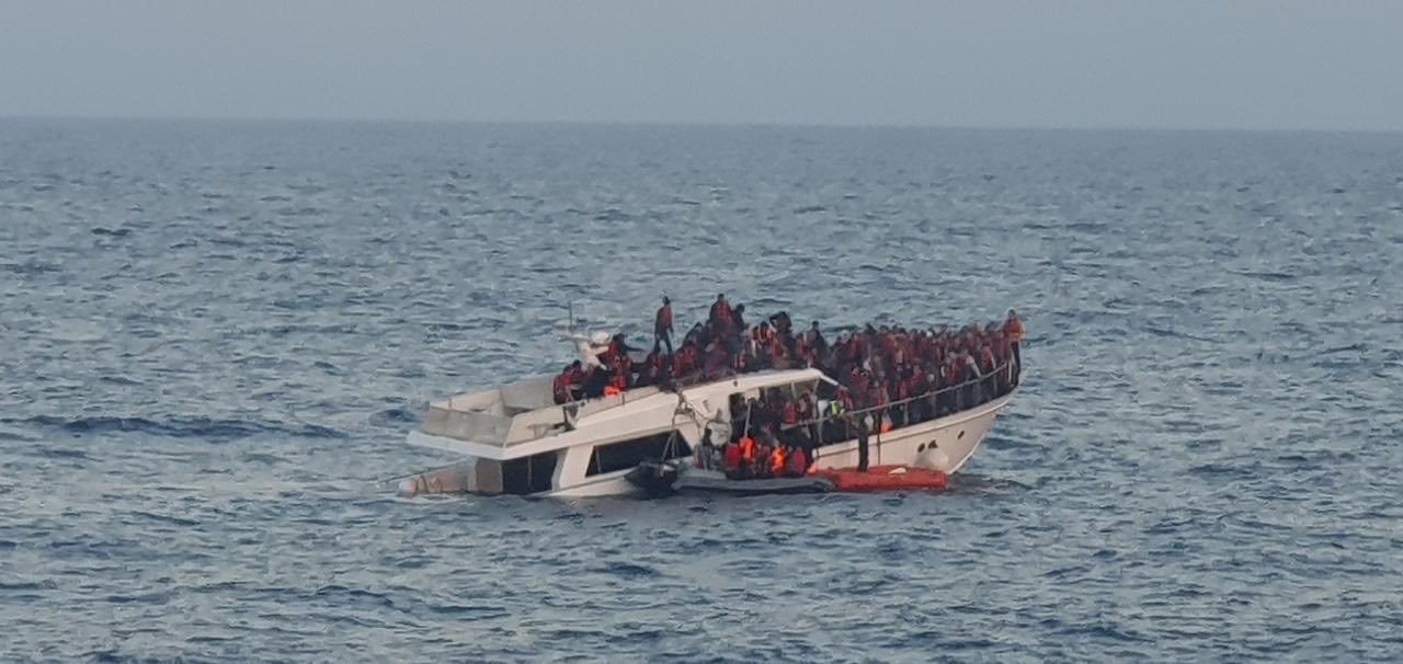 الجيش أنهى عملية انقاذ ركاب المركب قبالة شواطيء سلعاتا