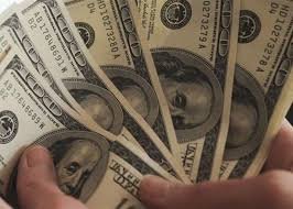 الدولار يحلق