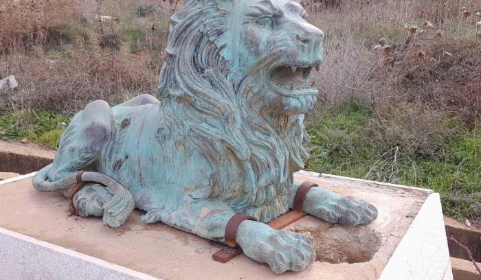 سبع اهدن في يد السارقين