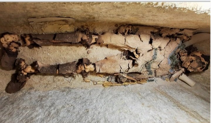 بينها مومياء مغطاة برقائق ذهبية تعود لـ4300 عام..