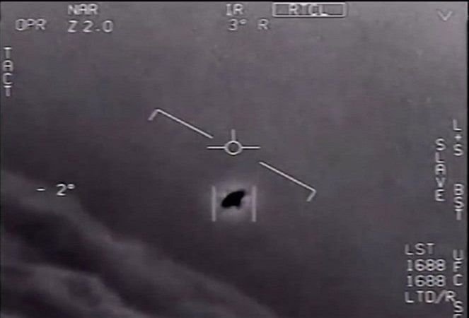 جسم غريب في سماء اميركا