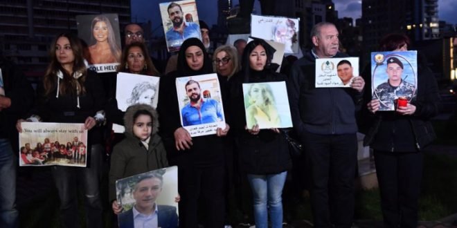 أهالي ضحايا انفجار المرفأ يطالبون البيطار بالتنحّي