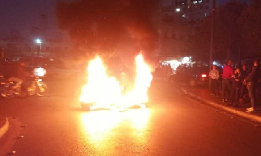 بعدما قطعها مواطنون غاضبون.. الجيش يعيد فتح طريق صيدا البحرية