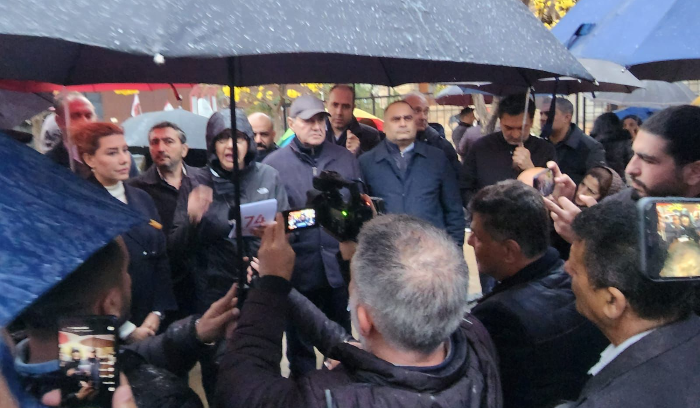 وقفة رمزية أمام مجلس النواب لمرور شهرين على الوقفة المتواصلة للنائبين ملحم خلف ونجاة عون في قاعة المجلس النيابي