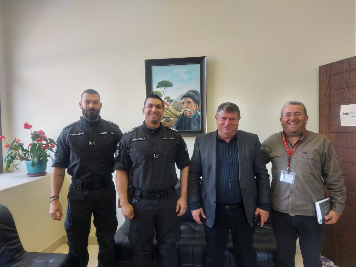 وحدة الإستجابة في حالات الطوارئ التابعة لجهاز” شبيبة كاريتاس لبنان” زارت رئيس بلدية أميون في القصر البلدي