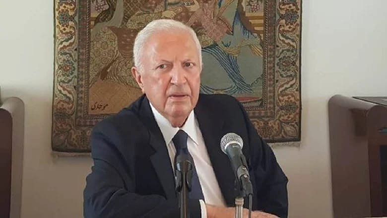 توفيق سلطان:وغداً ستحرّمون أكل الفتوش لأنها إسلامية وتستبدلونها بالتبولة لأنها مسيحية حتماً إنكم سخفاء آخر زمان وآخر ساعة