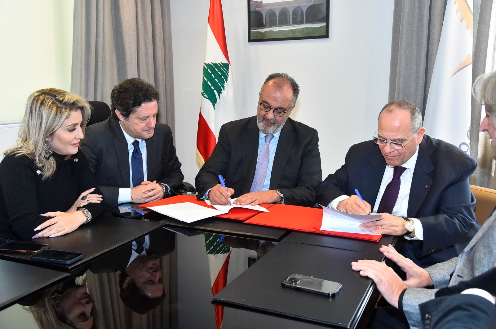 بوشكيان وصادق الصباح وقعا مذكّرة تفاهم بين وزارة الصناعة والاتّحاد العام للمنتجين العرب