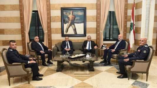 مولوي بحث مع البيسري في ملف النازحين والتقى نواباً