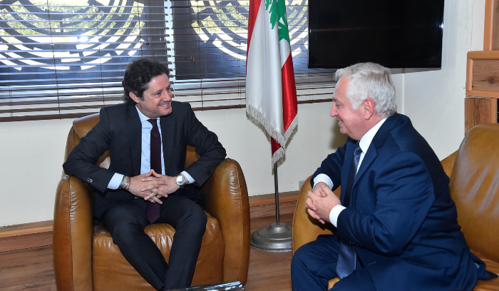 وزير الإعلام يلتقي السفير الارميني