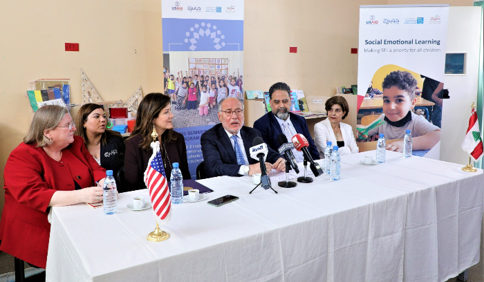 الحلبي وشيا اطلقا الجولة الثانية من توزيع الحصص الغذائية في المدارس الرسمية