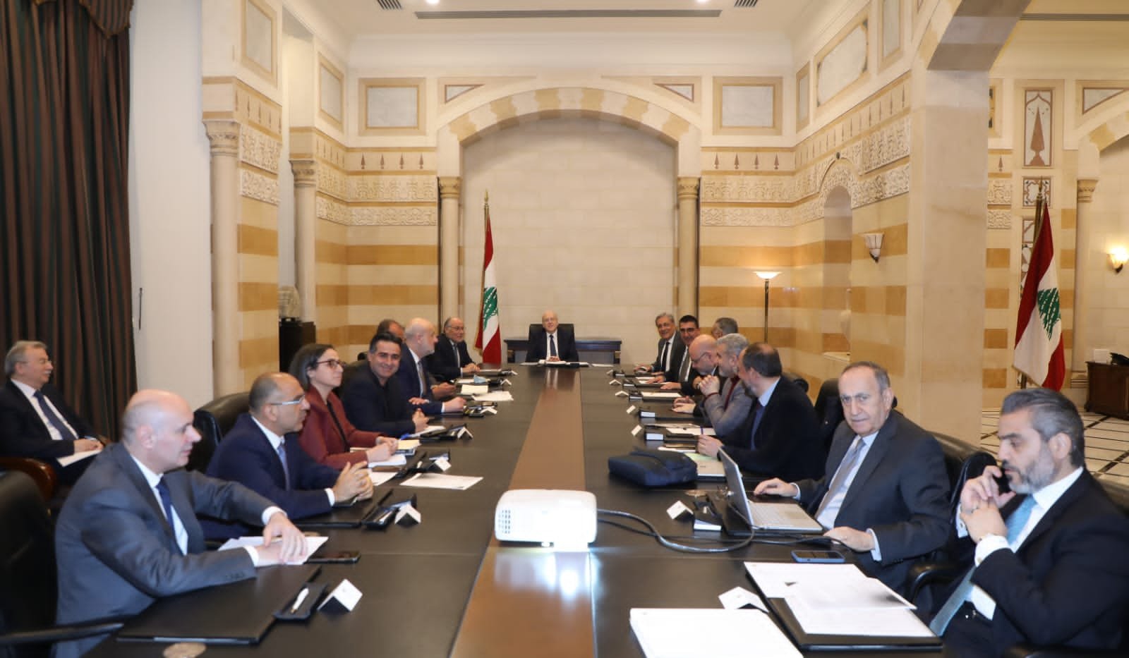 إقرار الزيادات المقترحة على رواتب القطاع العام وجلسة مرتقبة للحكومة الاسبوع المقبل