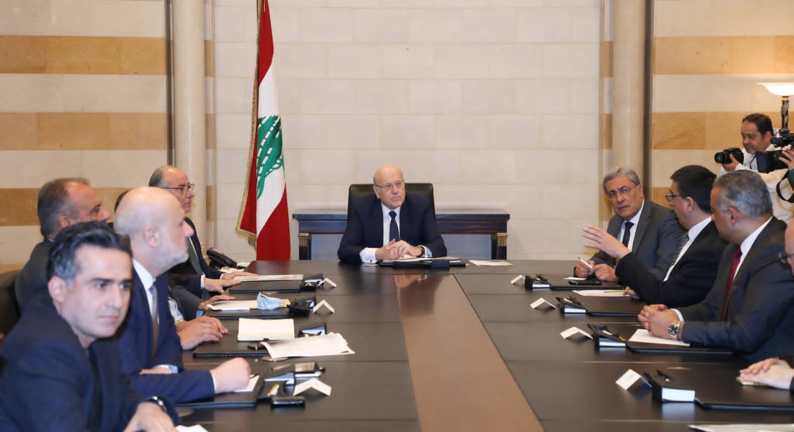 الجريدة تكشف جانبا من طبيعة الزيادات المقترحة على رواتب القطاع العام