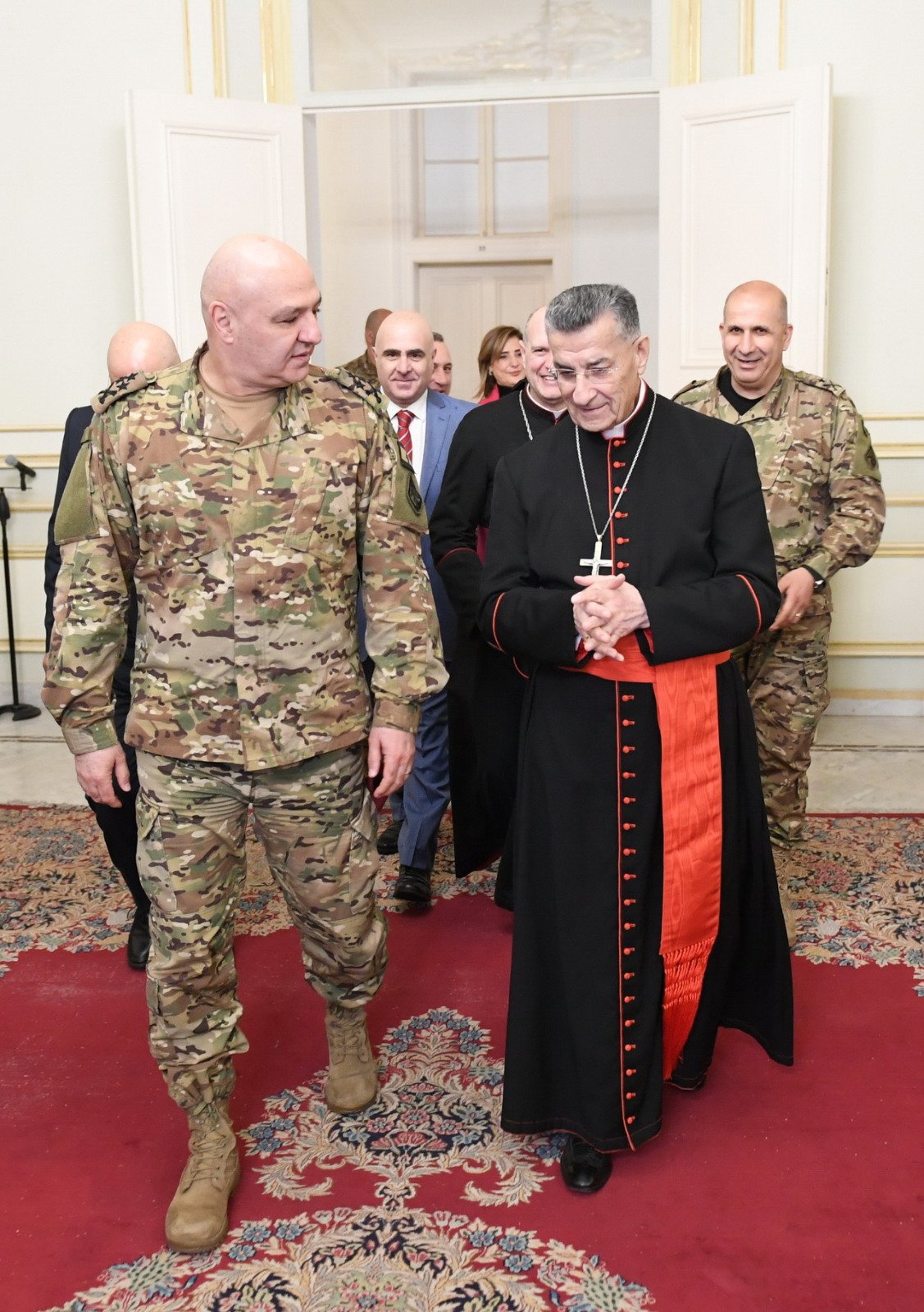 بالصورة قائد الجيش يزور البطريرك الراعي