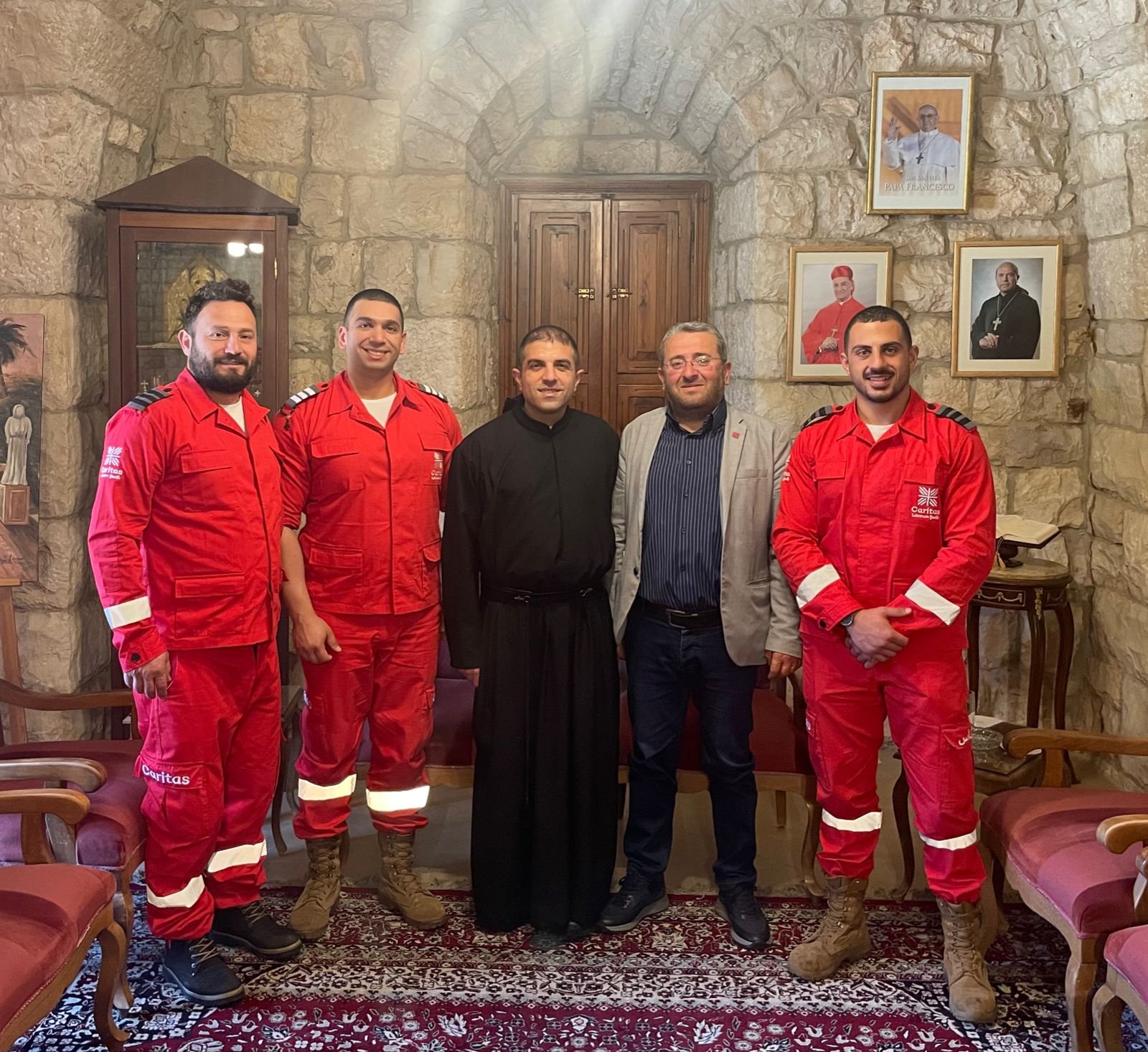 شبيبة كاريتاس لبنان قدمت التهنئة لرئيس دير القديسين- كفيفان وأديار الرهبنات في الشمال بعيد الفصح