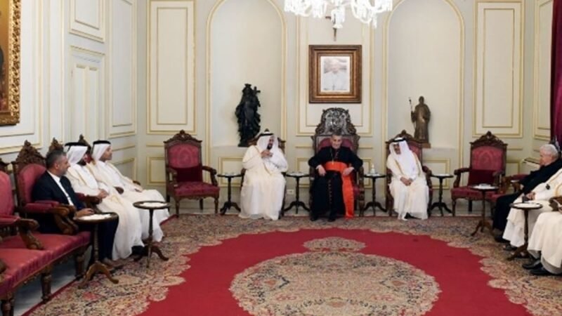 الراعي التقى الموفد القطري