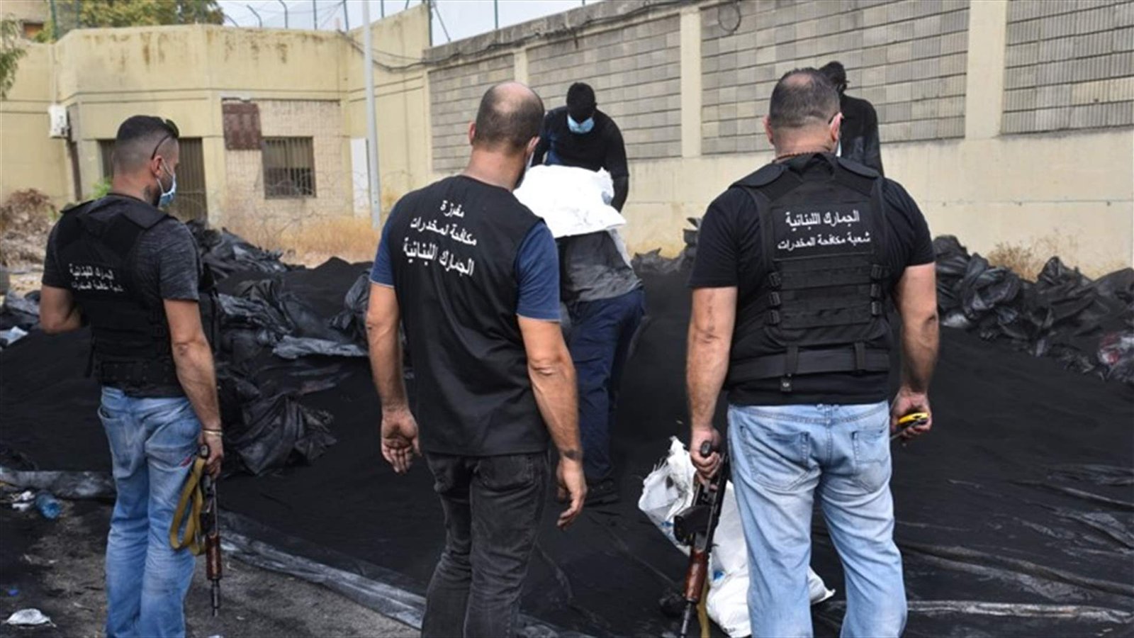 عملية دقيقة للجمارك في المطار