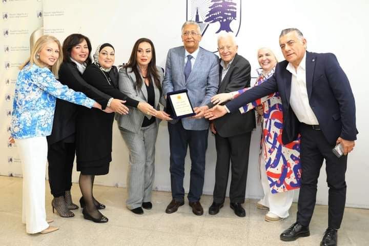 السوسن تكرم البغدادي