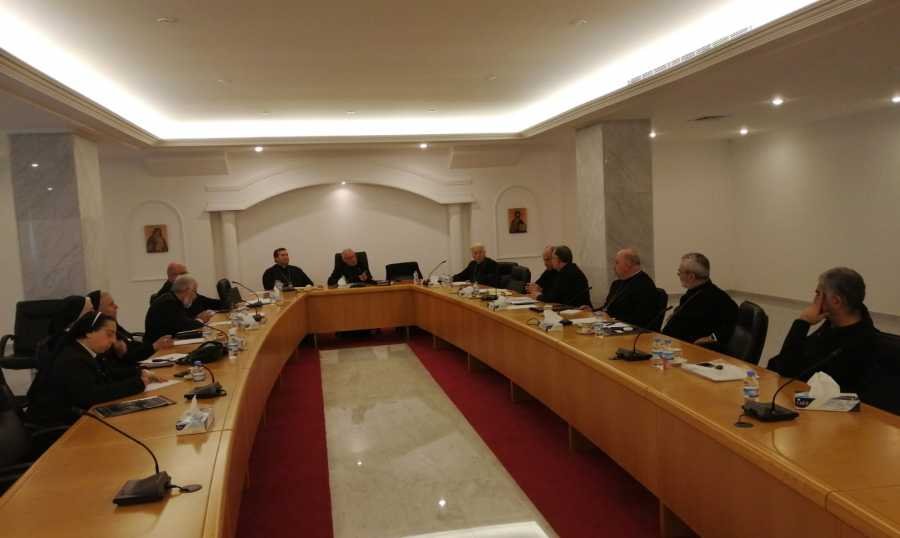 البطاركة الكاثوليك: الحلّ يبدأ بإعادة انتظام الحياة السياسيّة بانتخاب رئيس وتشكيل حكومة