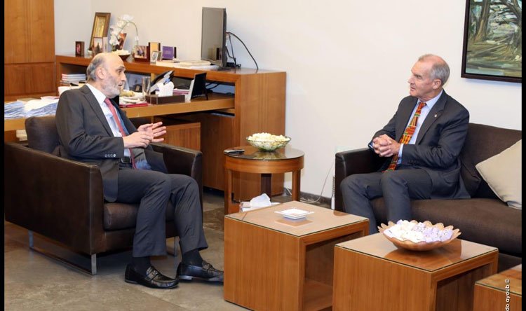 جعجع أمام بارنز: الملف الرئاسي عالق والوضع الاقتصادي يتطلب رجال دولة