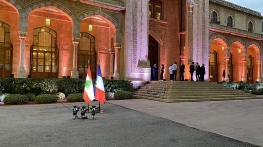 شخصيات من خارج نادي الصف الأول المعروف في عشاء السفارة الى جانب الموفد الرئاسي من بينهم شخصية طرابلسية