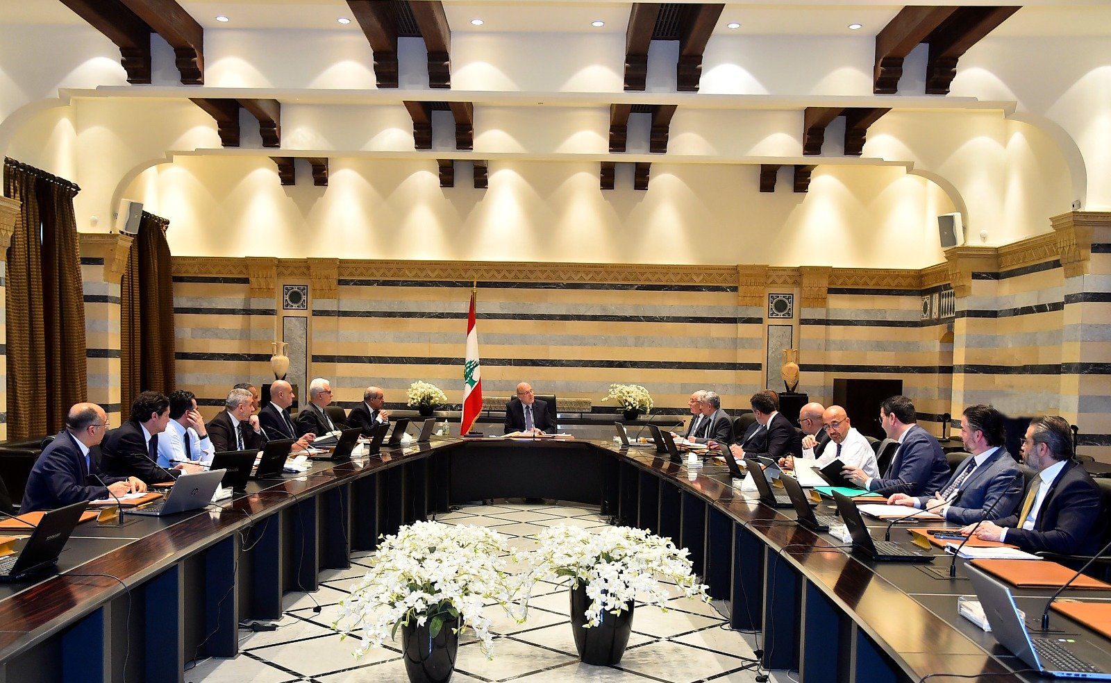 مجلس الوزراء يوافق على عقد اتفاق بالتراضي مع المحاميين الفرنسيين ويؤكد وجوب عودة النازحين السوريين الى بلدهم عودة كريمة آمنة