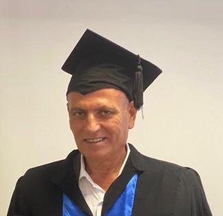 محفوض يبارك لإبن بلدة حواره الوطنية “الدكتور الياس البيسري” لنيله شهادة الدكتوراه في التاريخ