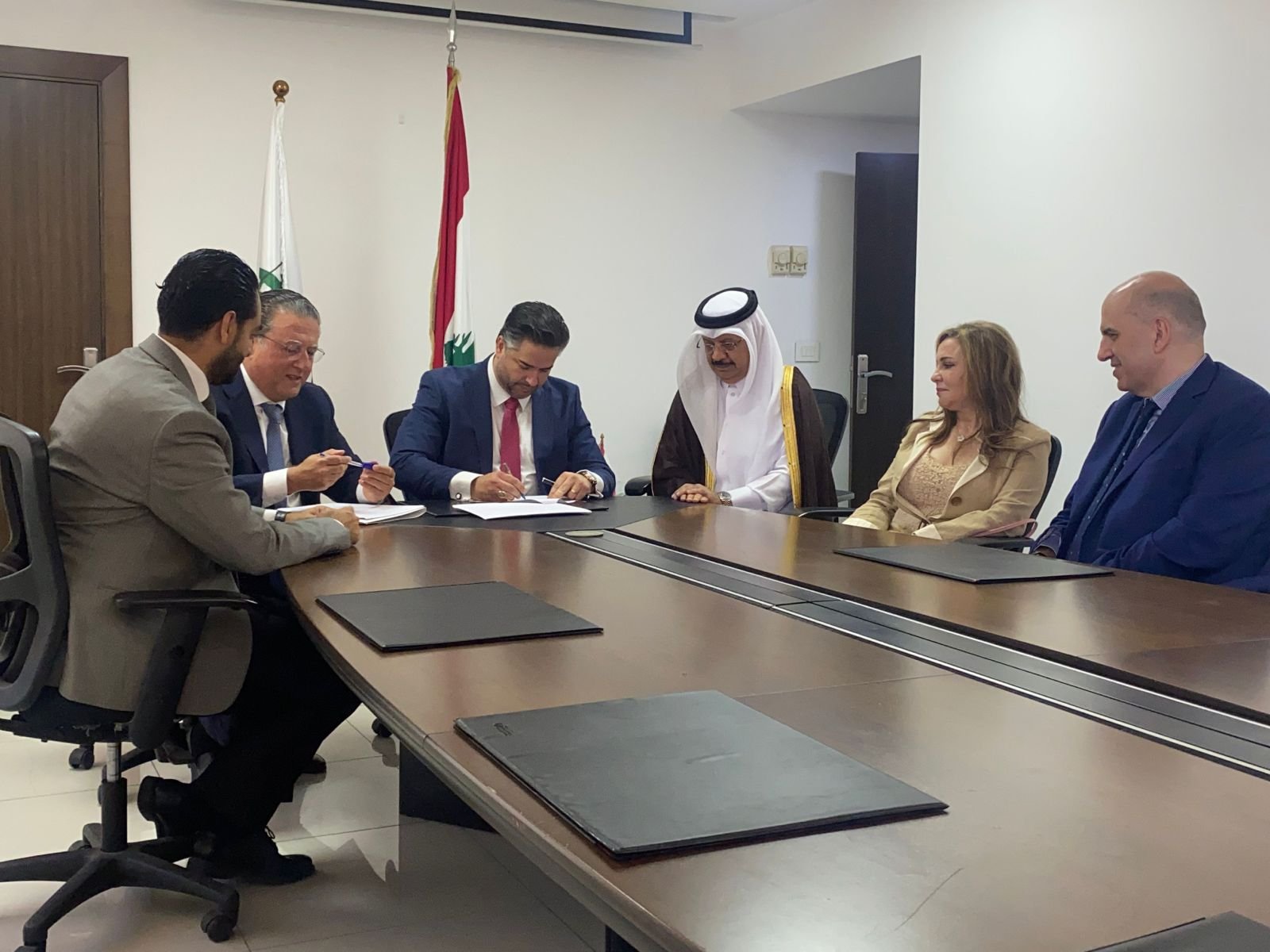 سلام يوقع اتفاقا مع غرفة بيروت بشأن مشاركة لبنان في اكسبو قطر