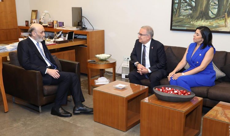 جعجع التقى سفير  الدومينيكان في تركيا ولبنان