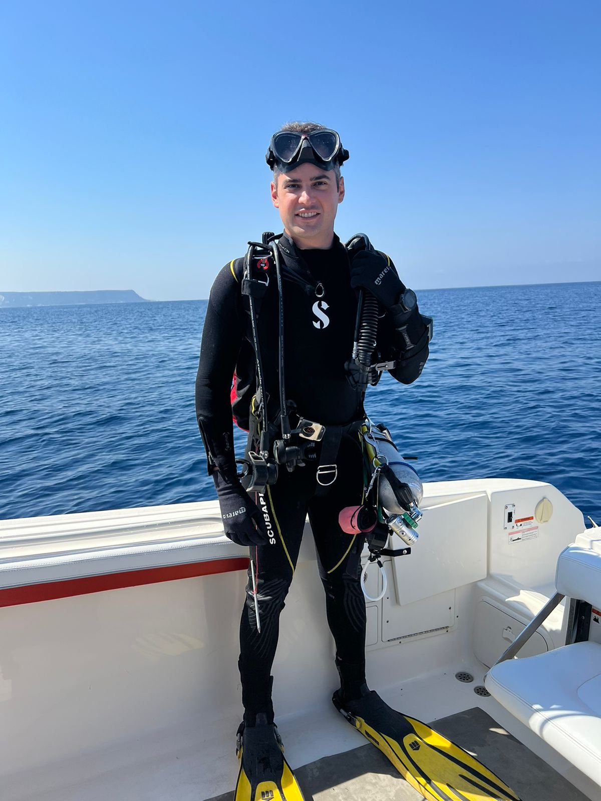 فرنجية في استراحة من السياسة الى الغطس