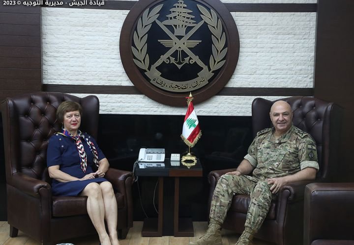 لبنان عاجز عن حل أزمة الرئاسة وقائد الجيش يتحرك دبلوماسيا على خط أزمة النزوح