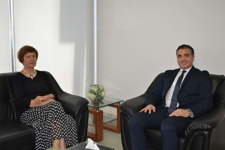 مطر عرض التطورات مع فرونيكا