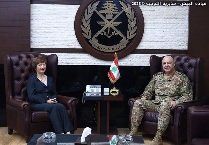 العماد عون يلتقي فرونتسكا