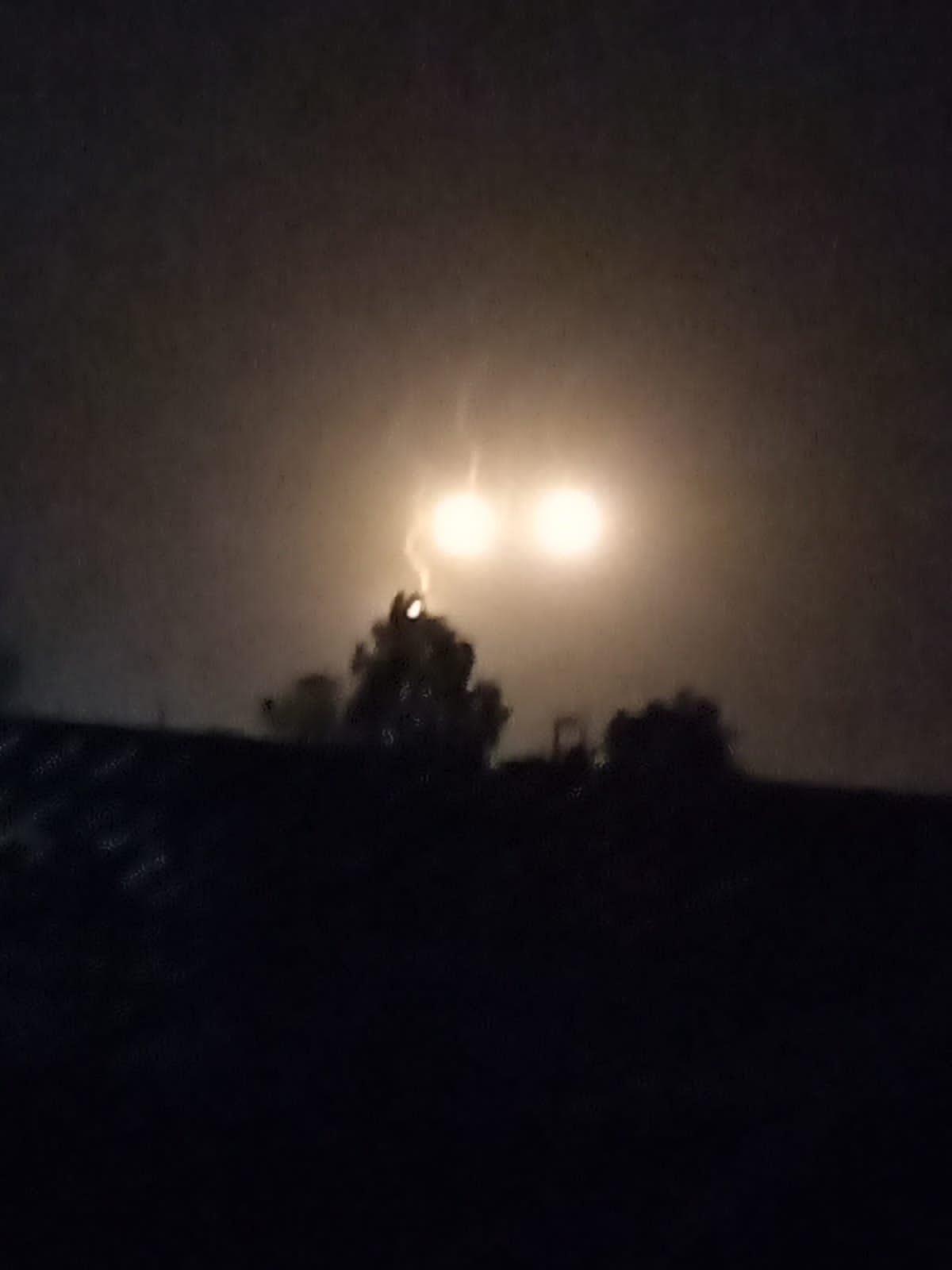 العدو يلقي قنابل مضيئة فوق الناقورة واللبونة