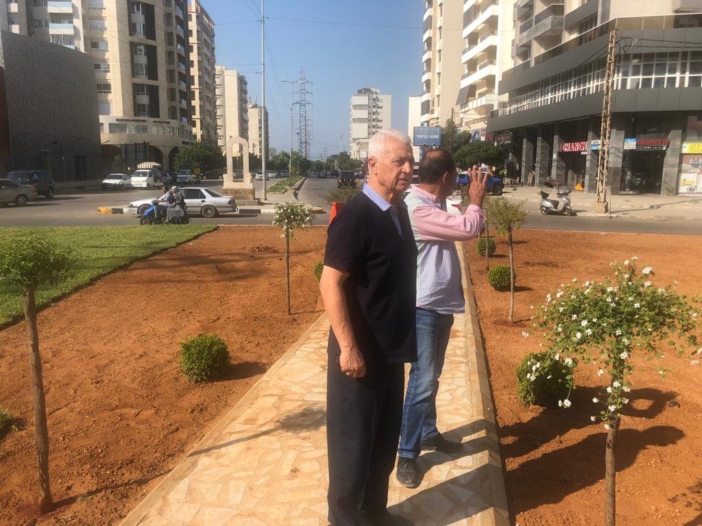 قمرالدين تفقد مشروع زراعة وتشجير وانشاء شبكات ري وممرات بلاط للمشاة في البحصاص طرابلس