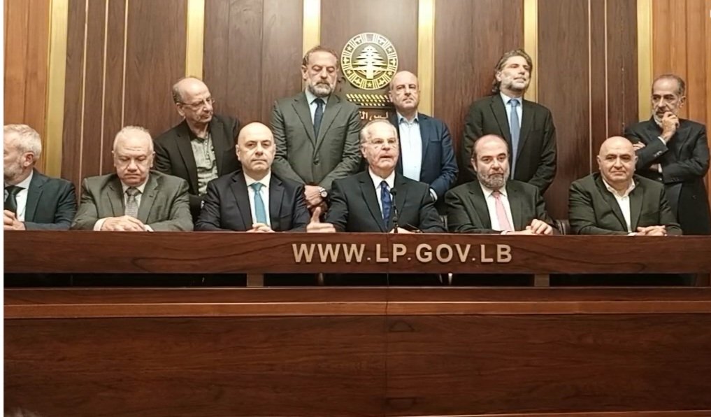 القوات مع التمديد لقائد الجيش