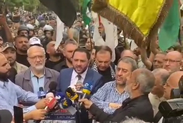 فرنسا منحازة… ناشطون يطرقون أبواب السفارة احتجاجاً