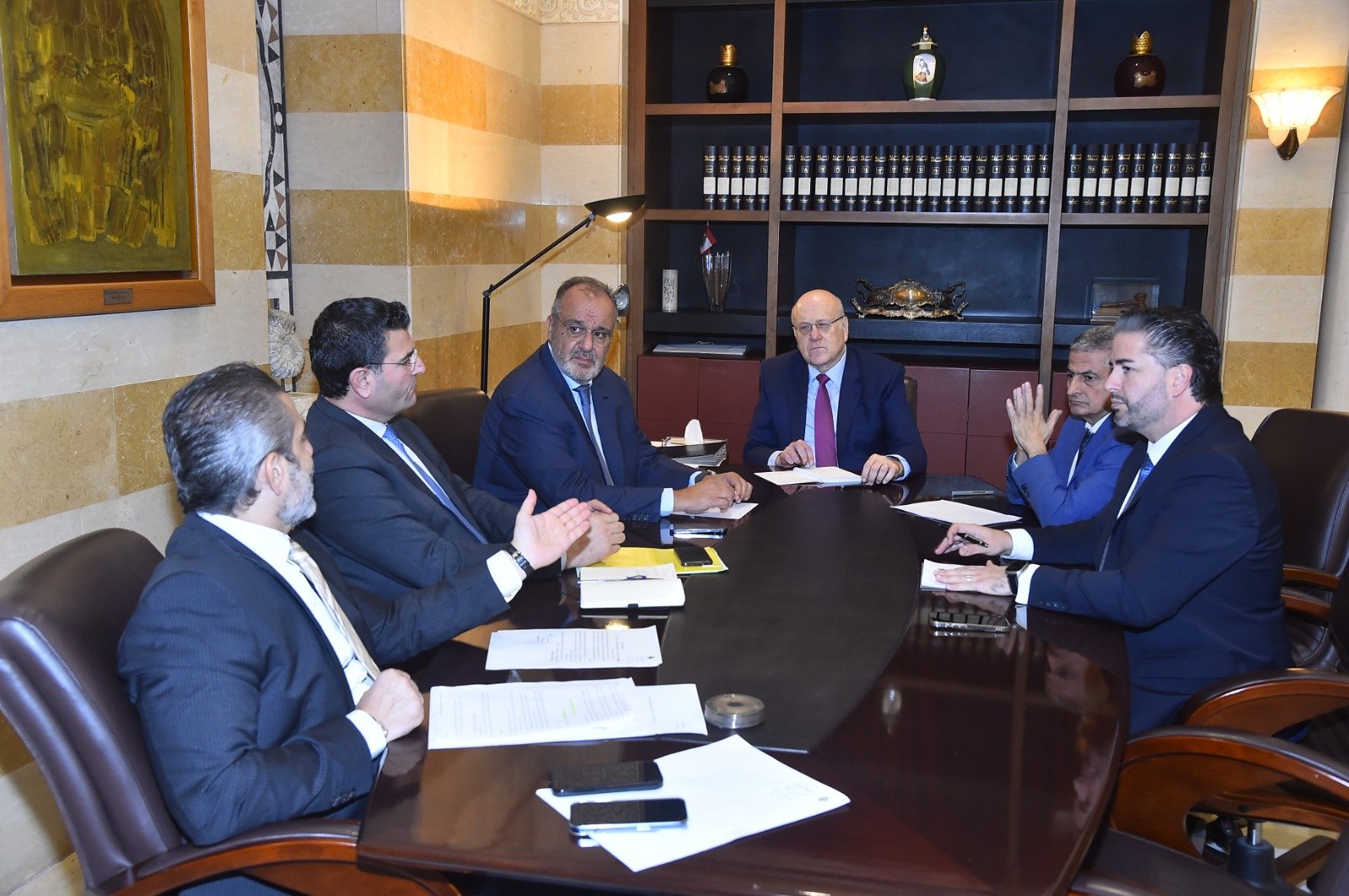 ميقاتي يرأس لجنة الأمن الغذائي الوزارية ويلتقي سفير إيران