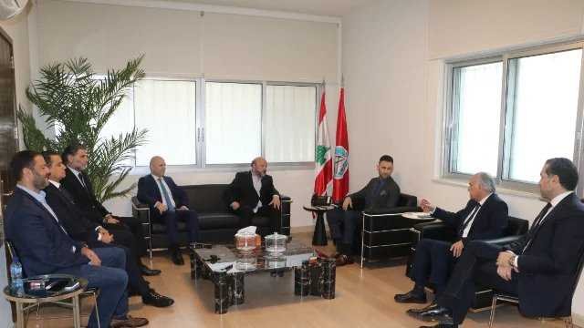 “الجمهورية القوية” تزور تيمور جنبلاط: توافق على ضرورة منع الشغور في الجيش