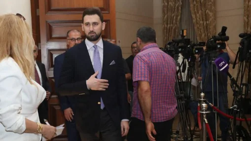 هذا ما كتبته الأنباء عن حركة جنبلاط وزياراته